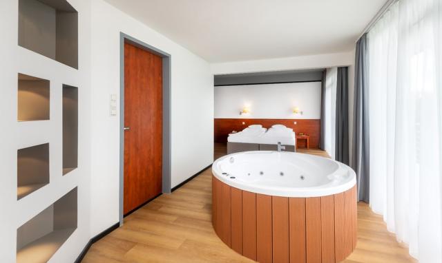 VIP Apartmán se soukromou vířivkou, Hunguest Hotel Buk West Win
