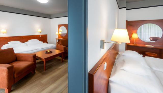 Rodinný pokoj (dva propojené pokoje Superior), Hunguest Hotel B