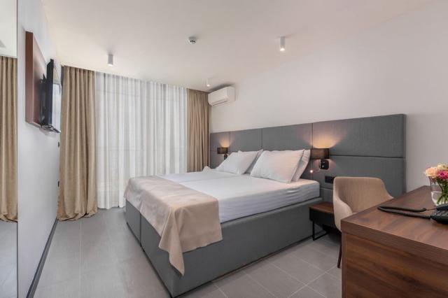 2lůžkový pokoj Standard v depandancí, Hotel Omorika. CK 