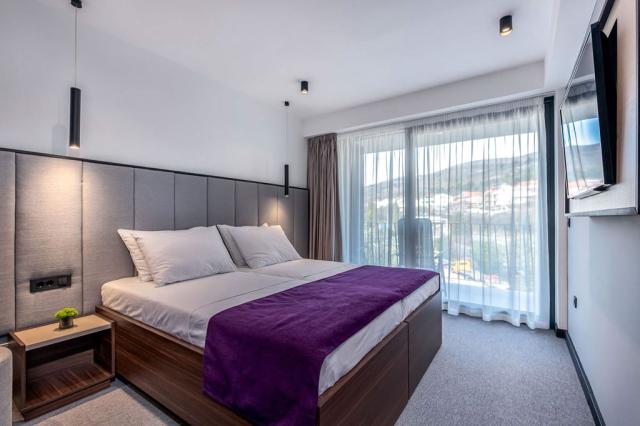 2lůžkový pokoj Standard s balkonem, Hotel Ad Turres, CK 