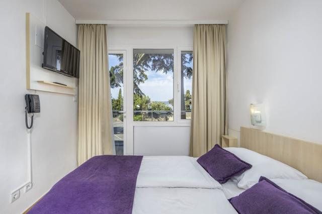Malý 2lůžkový pokoj s balkonem stranou k moři, Hotel Slaven, CK