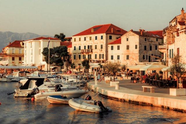 Grand Hotel View, Postira, Osrov Brač, Dalmácie, Chorvatsko, CK