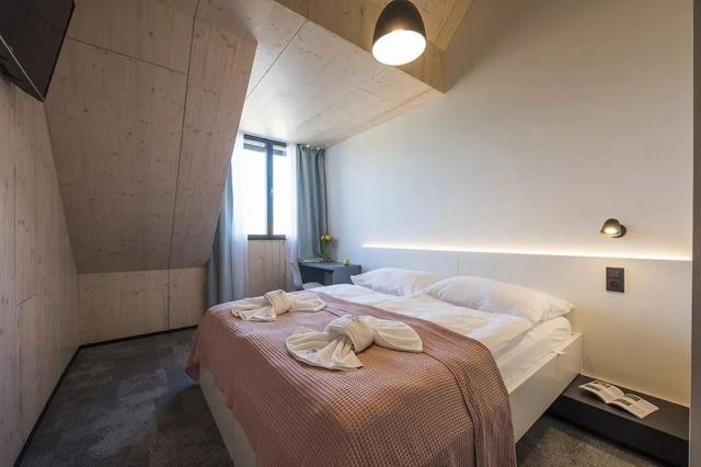 Pinea Lux 4+2