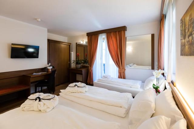 2lůžkový pokoj Superior s přistýlkou, Hotel Collini, Pinzolo, C
