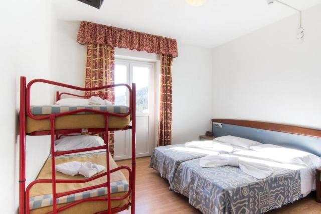 4lůžkový pokoj, Excelsior Hotel Cimone, CK 