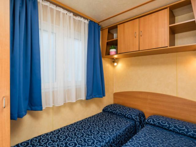 Mobilní dům Maxi Caravan Midi, Dvě oddělené postele 190 x 65 cm