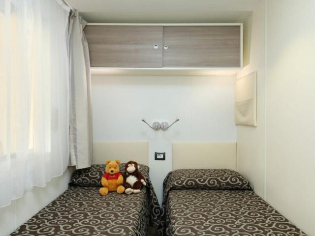 Mobilní dům Maxi Caravan Comfort Tre, Dvě oddělené postele 190 