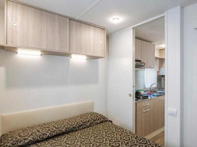Mobilní dům Maxi Caravan S5 NEW, Manželská postel 190 x 140 cm,