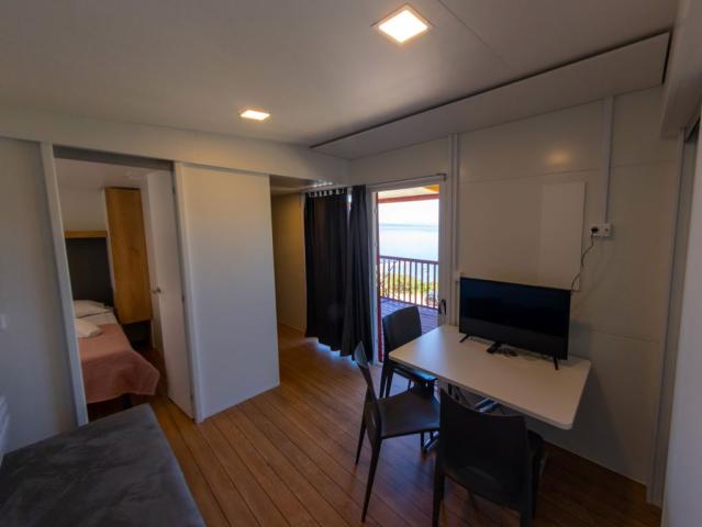 Mobilní dům ADRIA FAMILY zona B, Kemp Klenovica, Chorvatsko CK 