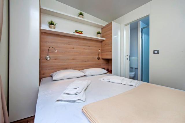 Mobilní dům MEDITERAN COMFORT FAMILY, Manželská postel 200 x 18