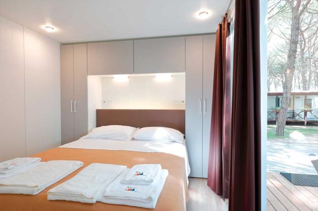 Mobilní dům Torcello Platinum (29,6 m2 + 15 m2), Camping Vela B