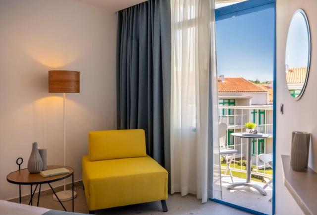 2lůžkový pokoj Superior s přistýlkou stranou k moři (20,45 m2),