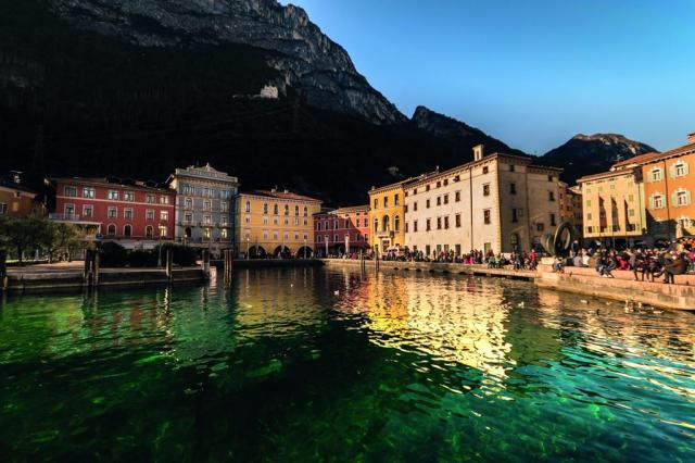 Hotel Antico Borgo, Riva del Garda, Gardské jezero, Itálie, CK 