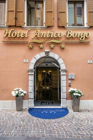 Hotel Antico Borgo, Riva del Garda, Gardské jezero, Itálie, CK 