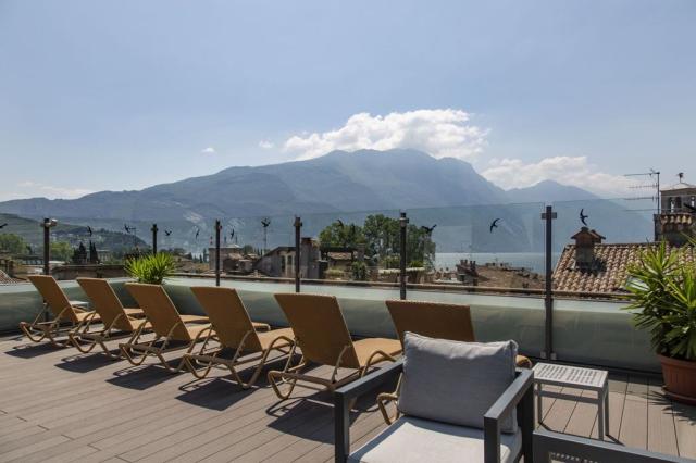Hotel Antico Borgo, Riva del Garda, Gardské jezero, Itálie, CK 