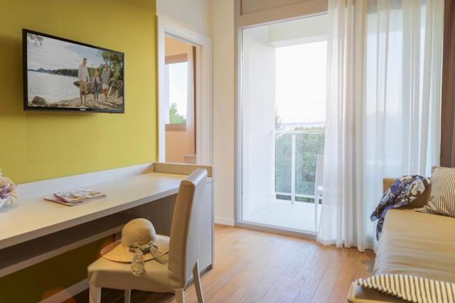 Hotel Kana, Črvena Luka Resort, Biograd na Moru, Chorvatsko, Do