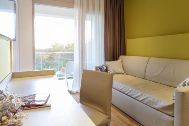 Hotel Kana, Črvena Luka Resort, Biograd na Moru, Chorvatsko, Do