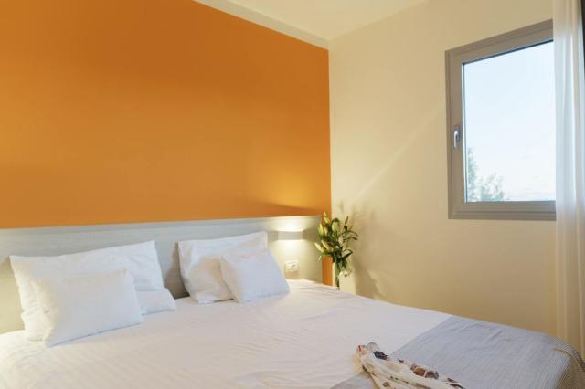 Hotel Kana, Črvena Luka Resort, Biograd na Moru, Chorvatsko, Do