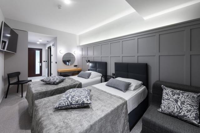 2lůžkový pokoj Superior s přistýlkou,  Hotel Laguna Strunjan, C