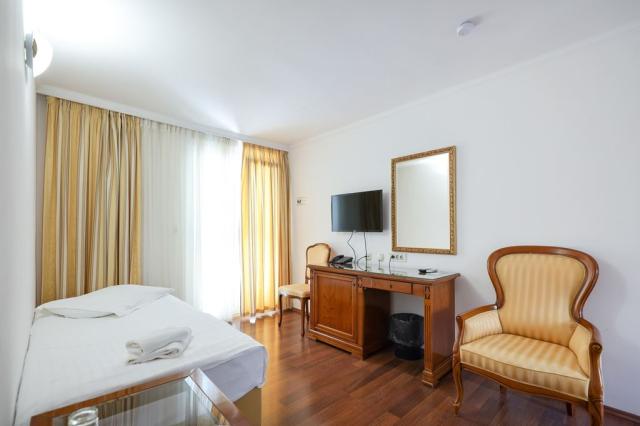 Rodinný pokoj v depandanci s balkonem stranou k moři , Hotel Va