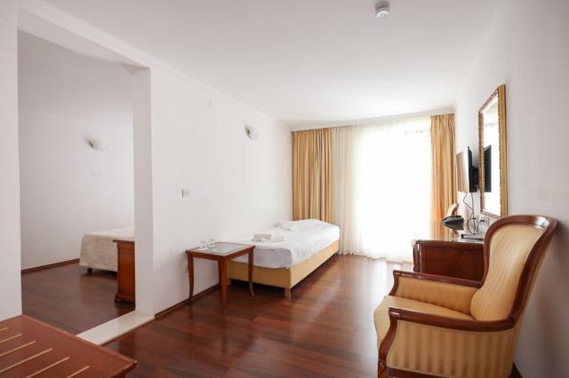 Rodinný pokoj v depandanci s balkonem stranou k moři , Hotel Va