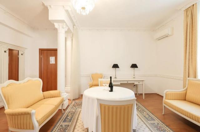2lůžkový Suite (v hlavní budově) 50 m2 2+0, CK 