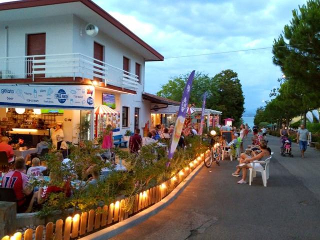 Camping Bella Italia, Peschiera del Garda, Lake Garda, Itálie, 
