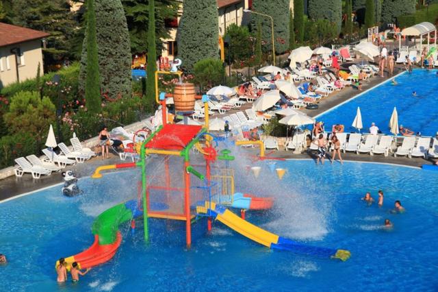 Camping Bella Italia, Peschiera del Garda, Lake Garda, Itálie, 