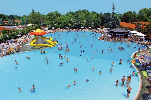 Camping Bella Italia, Peschiera del Garda, Lake Garda, Itálie, 