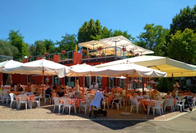 Camping Cisano San Vito, Bardolino, Lago di Garda, Itálie, Dovo