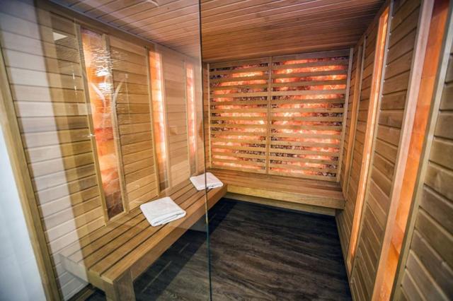 Onyx, apartmánový hotel, Sárvár, Maďarsko.
