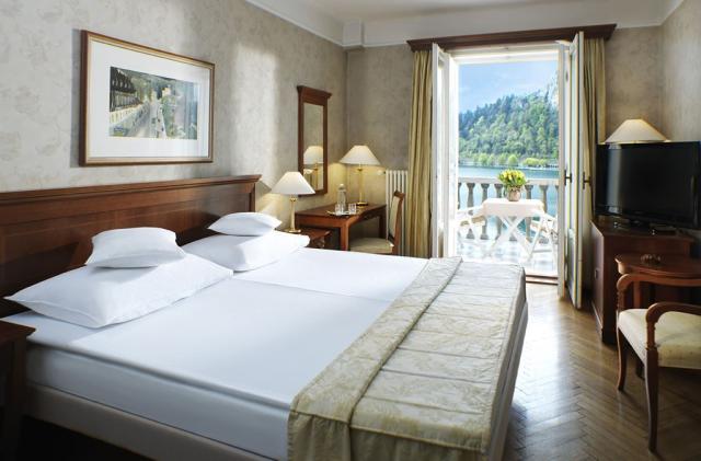 2lůžkový pokoj s výhledem na jezero, Grand Hotel Toplice, CK 