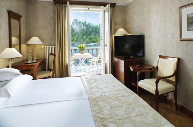 2lůžkový pokoj s výhledem na jezero, Grand Hotel Toplice, CK 