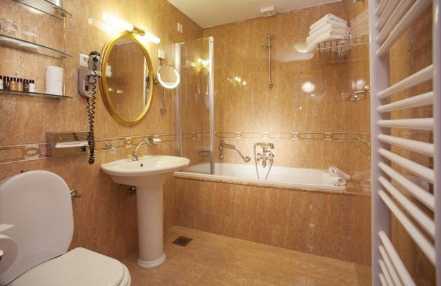 2lůžkový Suite s výhledem na jezero, Grand Hotel Toplice, CK 