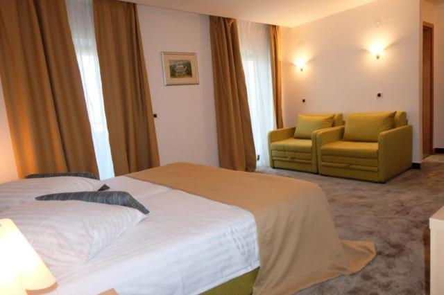 Rodinný pokoj, Hotel Flores, CK 