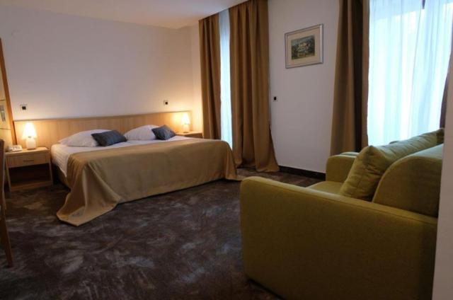 Rodinný pokoj, Hotel Flores, CK 