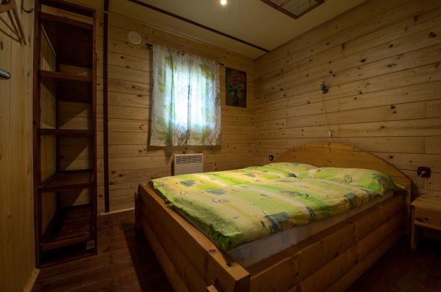 6lůžková Eco chatka XL, Camping Menina, CK
