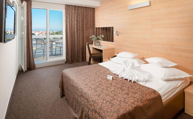 2lůžkový pokoj s výhledem do parku, Hotel Olympia, CK 