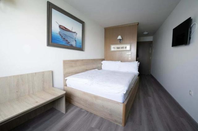 Dvoulůžkový pokoj s manželskou postelí (140 x 200 cm), Hotel Pi