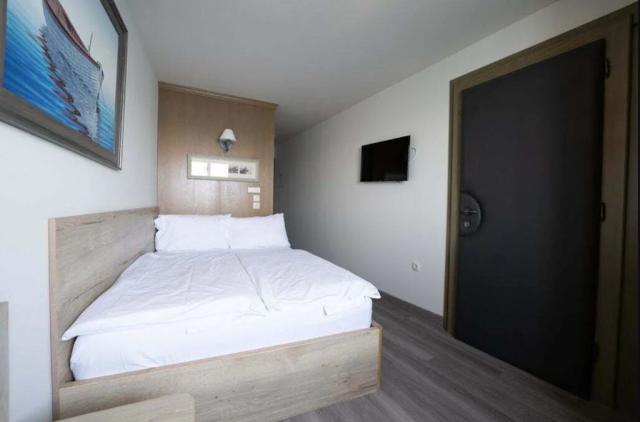 Dvoulůžkový pokoj s manželskou postelí (140 x 200), Hotel Piran