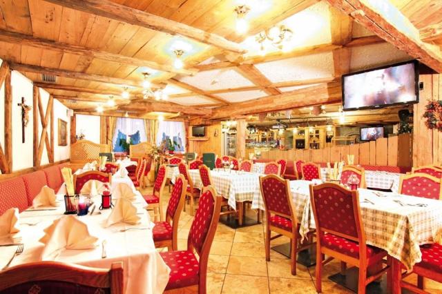 Schloss Hotel & Club Dolomiti, Canazei, Val di Fassa, Itálie, C