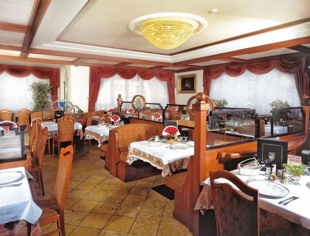 Schloss Hotel & Club Dolomiti, Canazei, Val di Fassa, Itálie, C