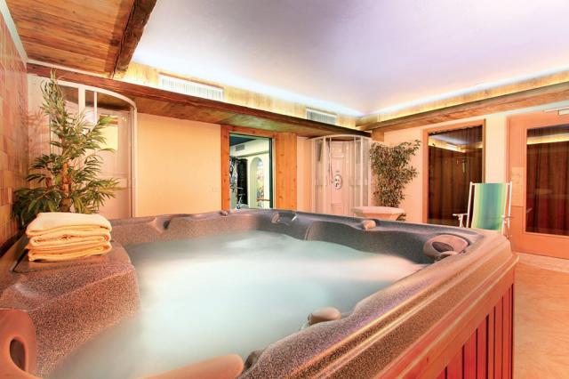 Hotel & Club Bellevue, Canazei, Val di Fassa, Itálie, CK 