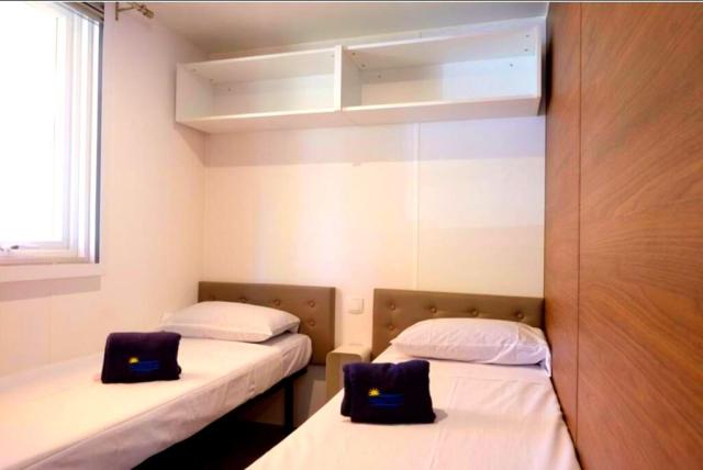 Mobilní dům HAPPY PREMIUM SUITE, Dvě oddělené postele 190 x 70 