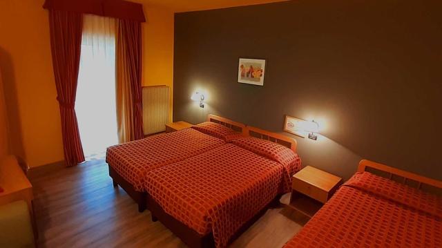 3lůžkový pokoj ALPINA, Hotel Adamello, CK 