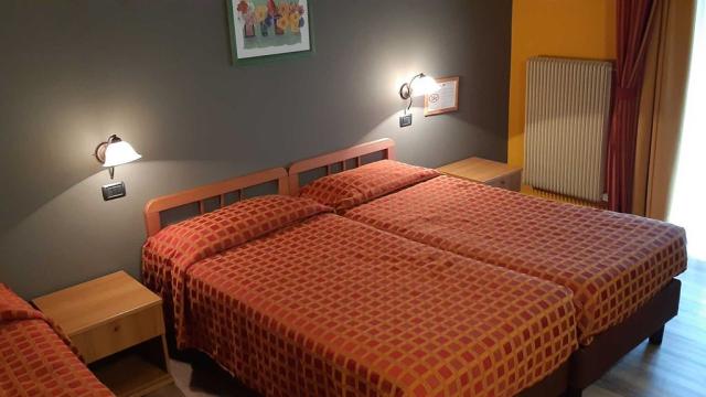 3lůžkový pokoj ALPINA, Hotel Adamello, CK 