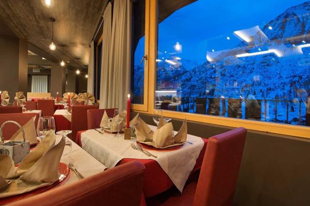 Family Hotel Adamello, Passo Tonale, Alpy, Itálie, Zimní dovole