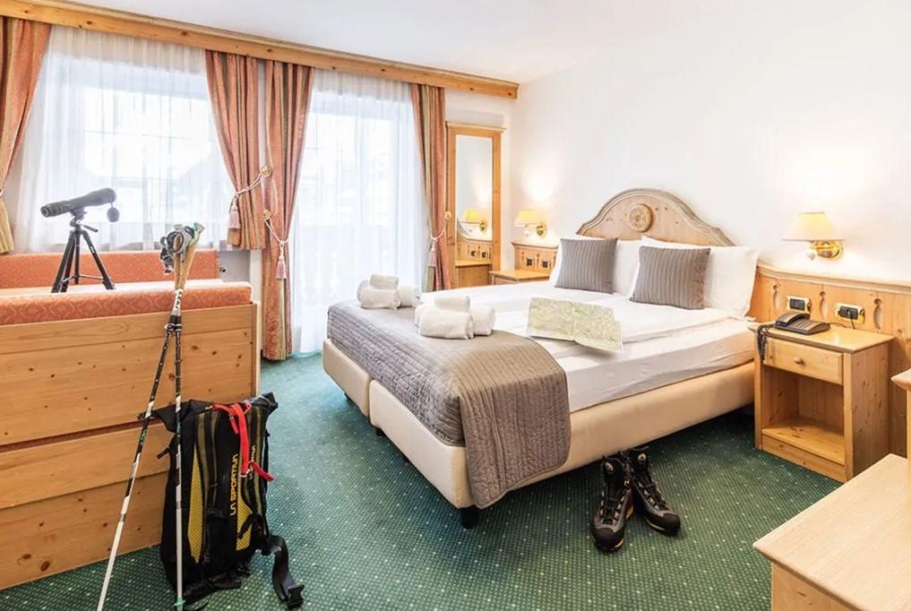 2lůžkový pokoj Superior (35 m2), Hotel Gran Chalet Soreghes, CK