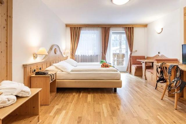 2lůžkový pokoj Superior (35 m2), Hotel Gran Chalet Soreghes, CK