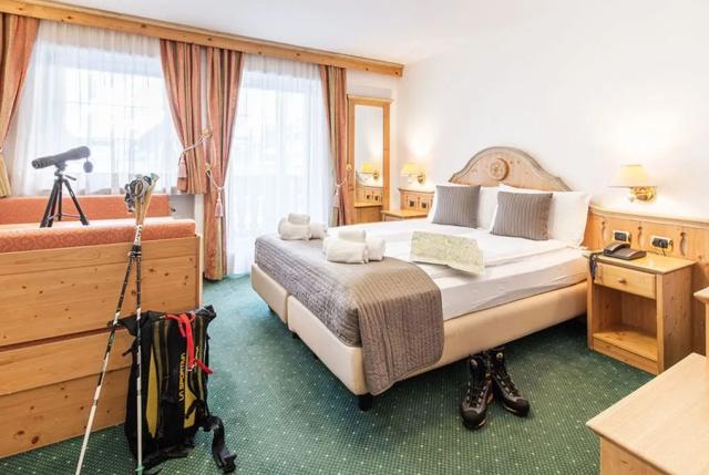2lůžkový pokoj Superior (35 m2), Hotel Gran Chalet Soreghes, CK
